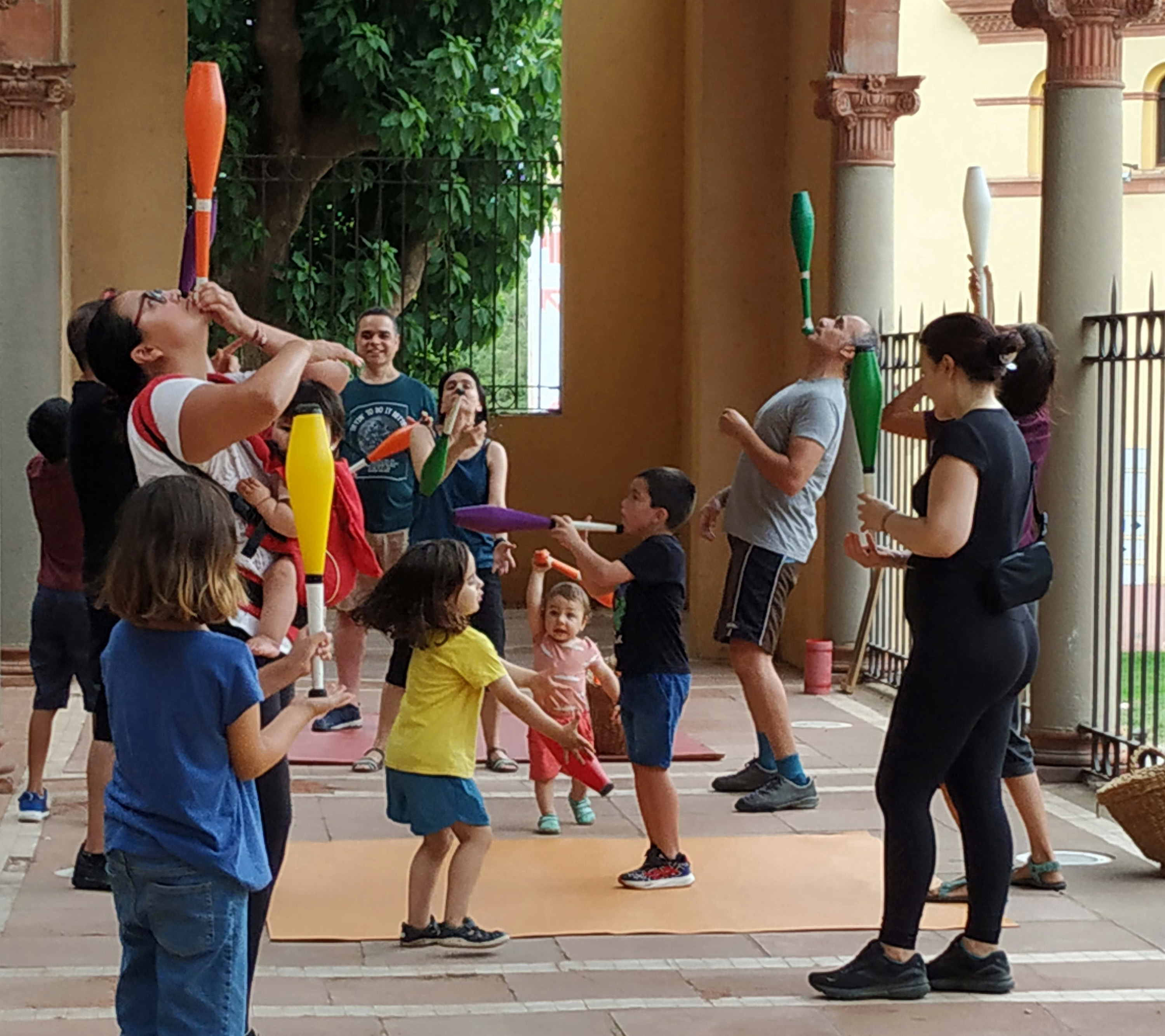 Taller "El circ ens visita" al MAC