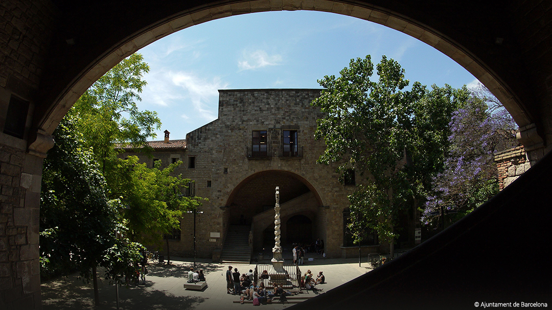 El antiguo Hospital de la Santa Creu Web de Barcelona