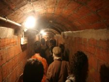 Guided tours of the air-raid shelter in Plaça del Diamant