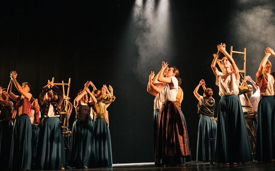 Espectacle de dansa "XTU", a càrrec de l'Esbart Sant Martí de Barcelona amb Eulàlia Bergadà