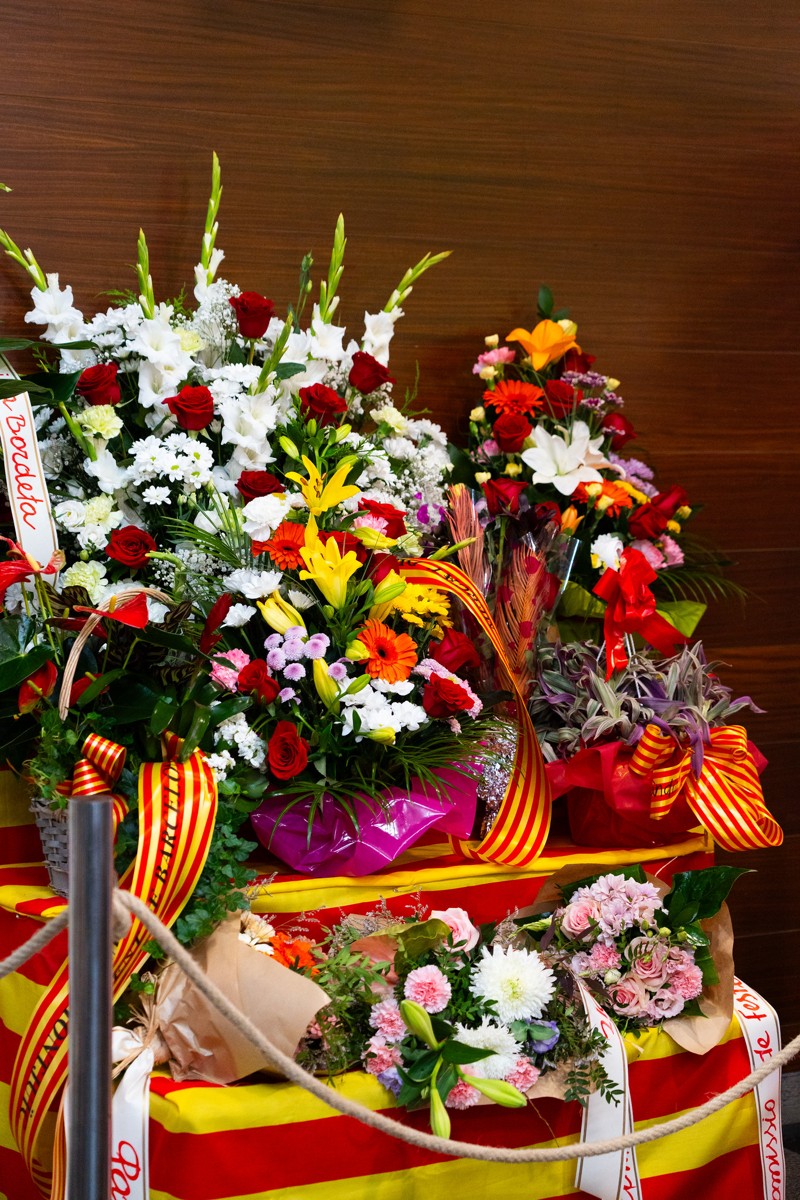Ofrena floral a Sant Bartomeu i Vermut mariner de Festa Major al Mercat de Sants
