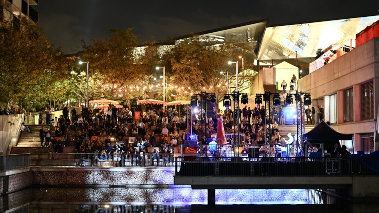 Bild zu Fira Mercat de Mercats in Plaça de Josep Antoni Coderch 0.