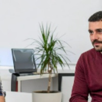 Cercle d'homes per a paternitats conscients a l'adolescència
