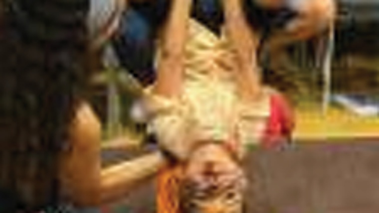 Un taller de circo pensado para que los más peques jueguen y se muevan. Podrán probar juegos sencillos de equilibrio a su propio ritmo.