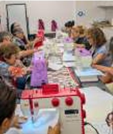 Taller per a dones 'Cosim juntes, teixim barri'