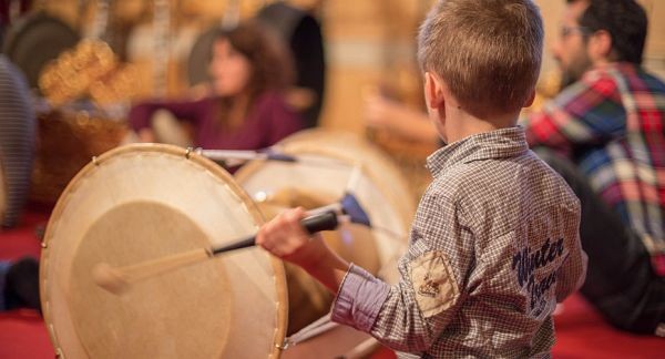 Taller 'Fem que soni: Toquem els janggu!', a càrrec d'Ana Fernández