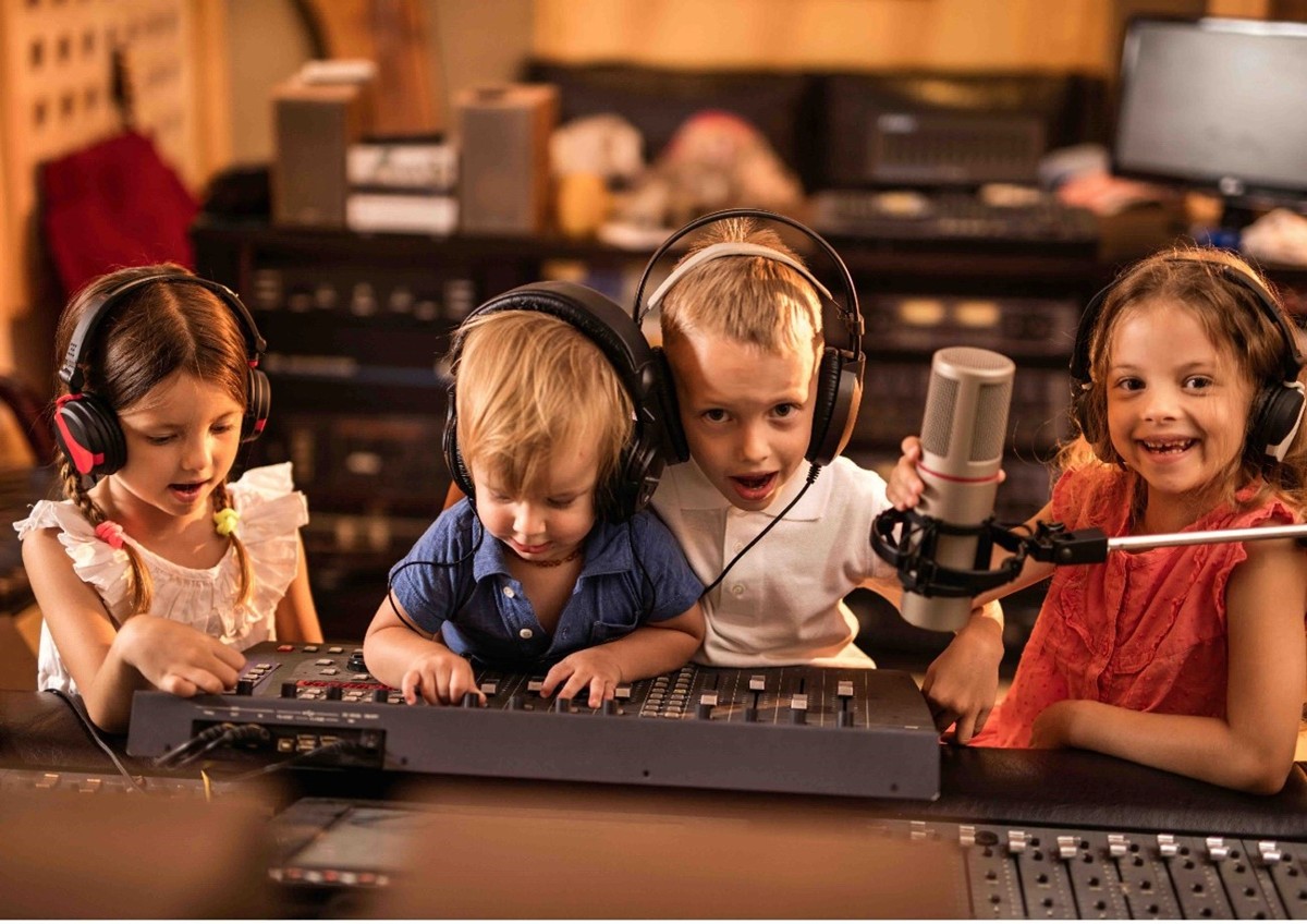 Activitat Intergeneracional "Fem un programa de ràdio"