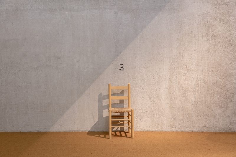 Cicle 'Les cadires de Tàpies. Invocar l’escletxa'