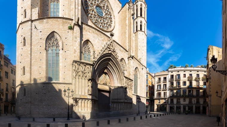 Doors of Santa Maria del Mar main entrance with stone porters or