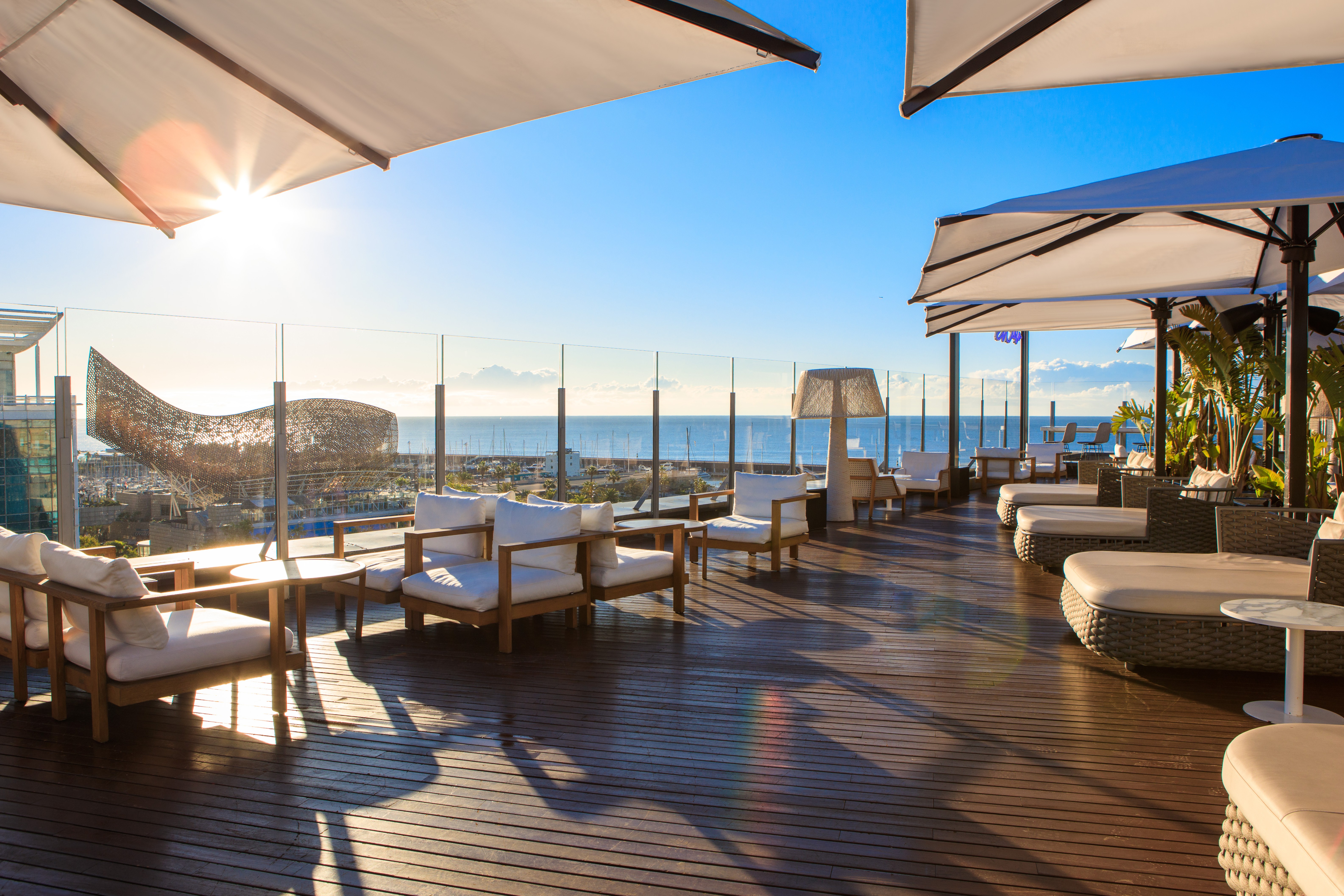 L’eclipsi a les terrasses dels hotels