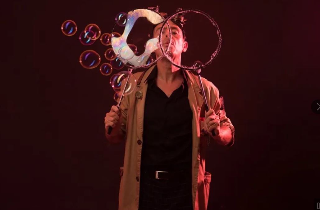 Espectacle familiar "El professor Bromera", a càrrec de la Cia. MeLaBuffa
