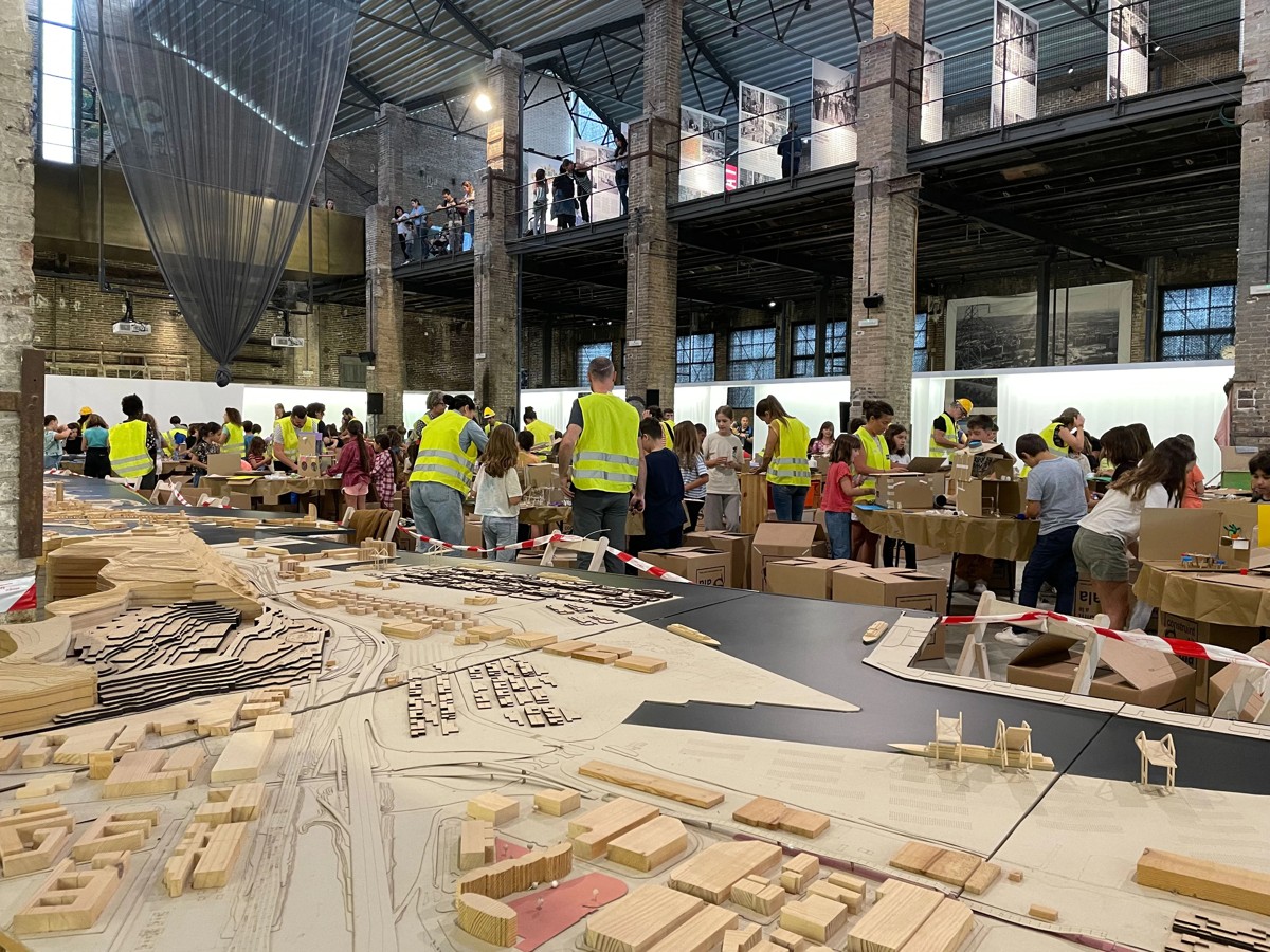 Taller familiar: "Els espais que fan ciutat. Mercat de Vall d'Hebrón"