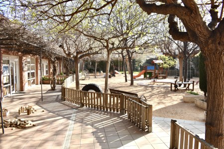 Patis escolars oberts al barri - Escola Bressol Municipal L'Esquirol