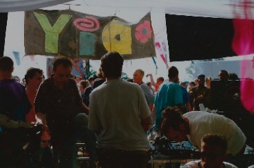 Espectacle "Free Party: A Folk History - ronni"