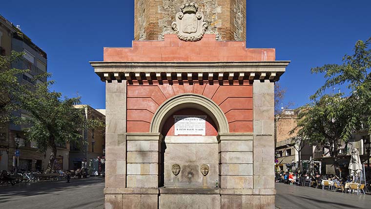 Base de la Torre del rellotge de la Plaça Vila de Gràcia