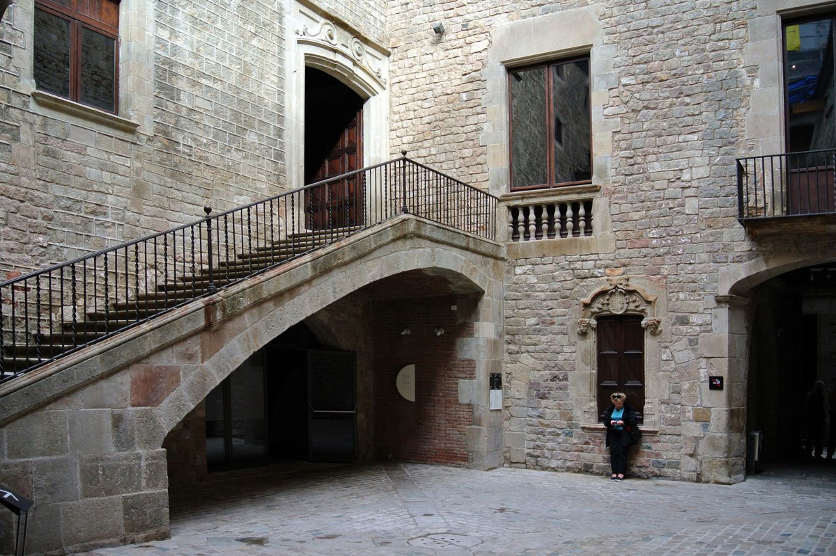 "Festa Major del Casc Antic dels barris de Sant Pere, Santa Caterina i la Ribera": Taller familiar: 'Màscares i superpoders. Àfrica i Oceania'