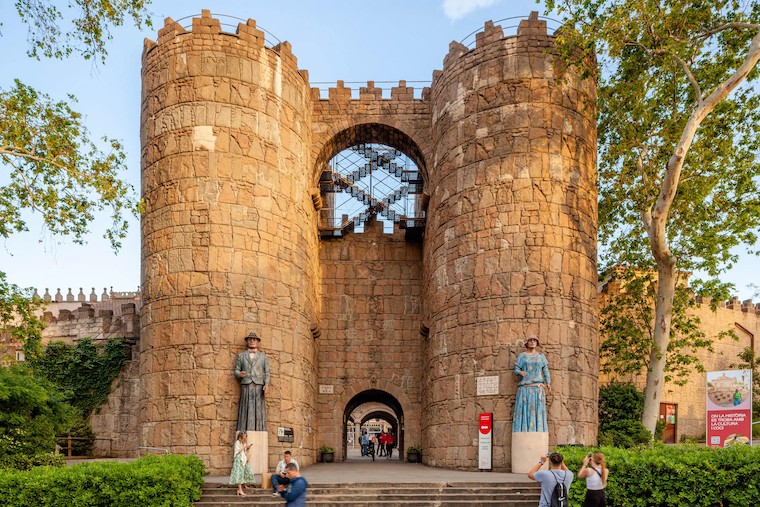 Guided tour with aperitif at the Poble Espanyol