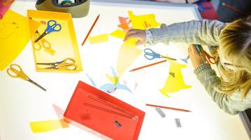 Itinerari guiat + taller artístic 'Visitem i experimentem el Palau' (per a infants de 5 a 10 anys)