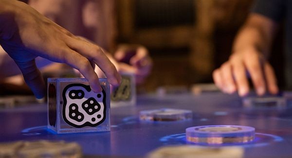 Taller de joc i experimentació sonora 'Fem que soni: Tardes de reactable'