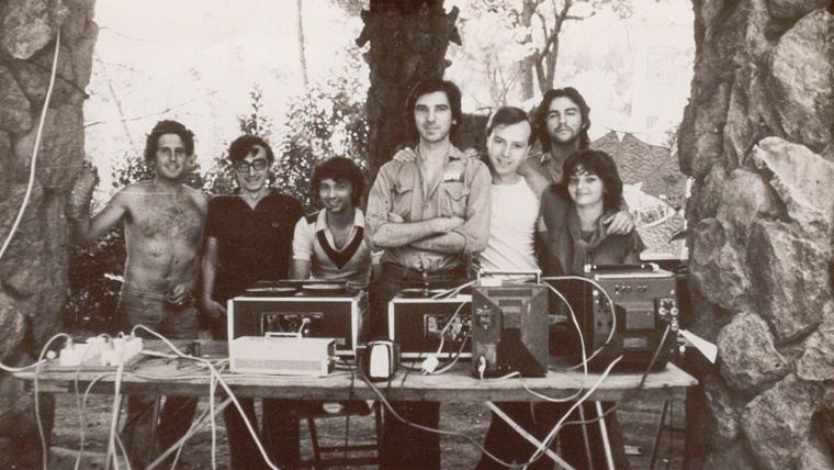 Exposició 'Entrava llum per les esquerdes. Creació col·lectiva en moviment: del vídeo comunitari a les pràctiques col·laboratives contemporànies'