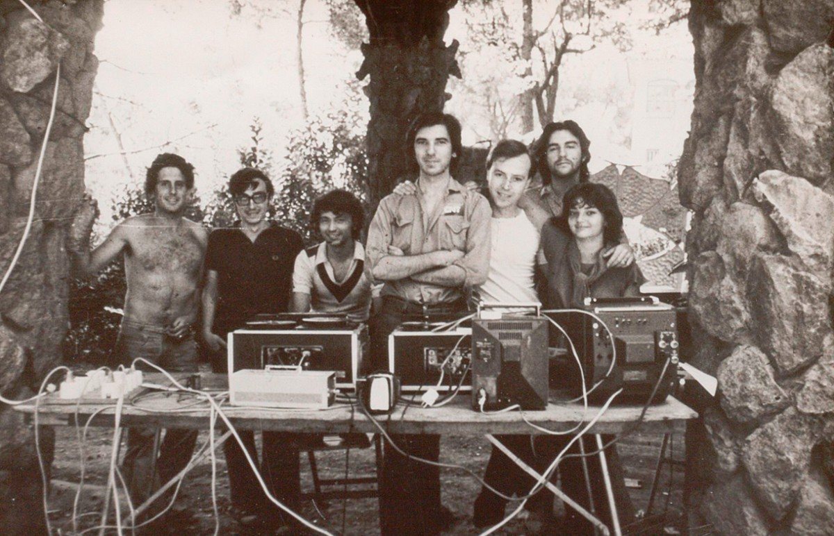 Exposició 'Entrava llum per les esquerdes. Creació col·lectiva en moviment: del vídeo comunitari a les pràctiques col·laboratives contemporànies'